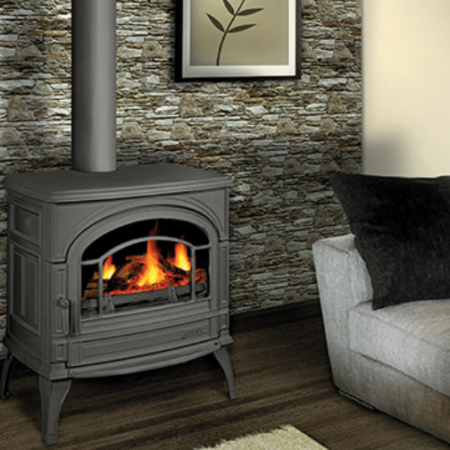 poele artense tradition dans salon