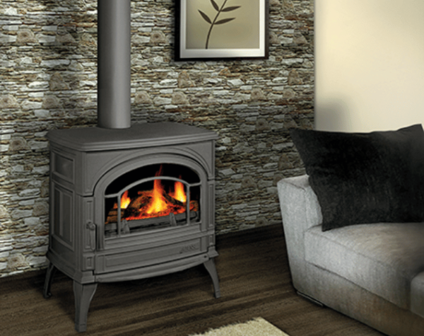 poele artense tradition dans salon
