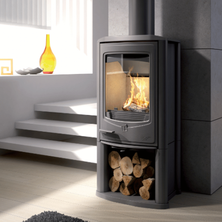 poele bois jade avec bucher dans salon