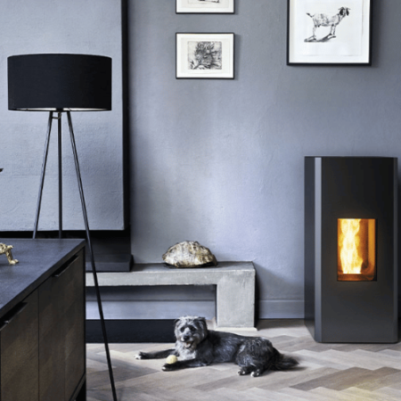 poele granules Mako dans living room