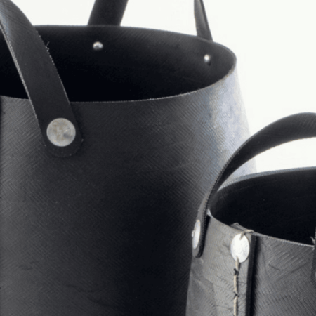zoom sur des paniers à anses gigognes en pneu recyclé